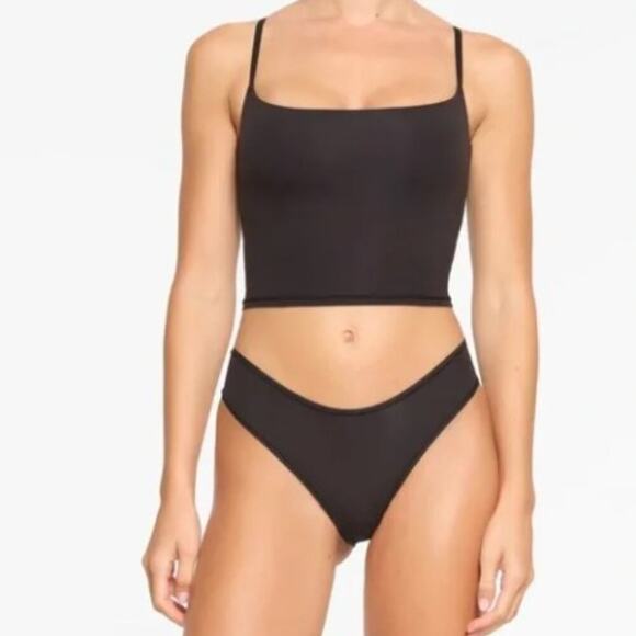 NWT SKIMS Fits Everybody Cropped Cami w/Shelf Bra Onyx‎ (black) Large tanktop - Picture 1 of 4